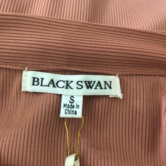 NWT Black Swan Cedar deep rose halter top size small - Picture 8 of 8